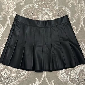 BNWT Abercrombie Vegan Leather Pleated Mini